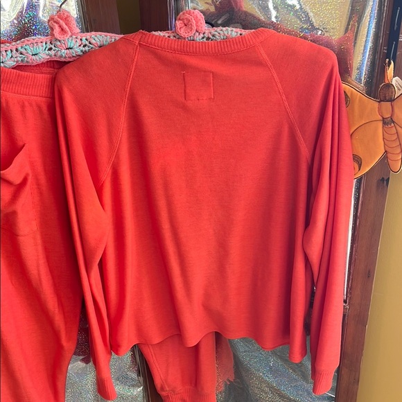 Chaser Vibrant Red Lounge Set - Picture 5 of 8